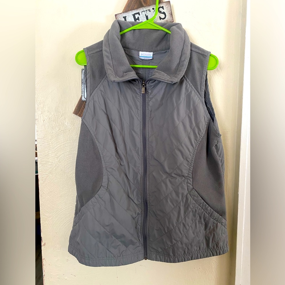 Women’s Columbia Grey Vest.